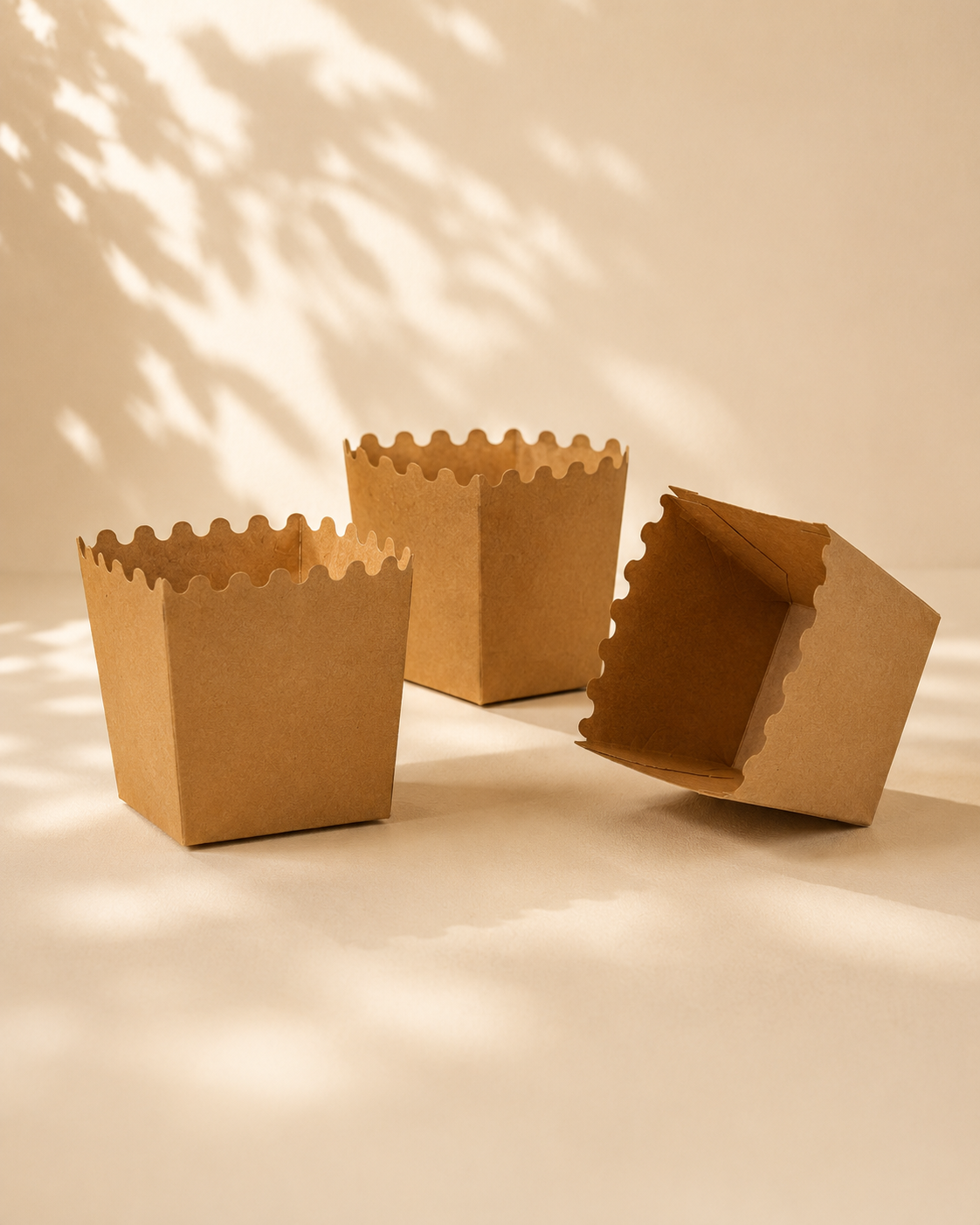 Scalloped kraft paper muffin cups